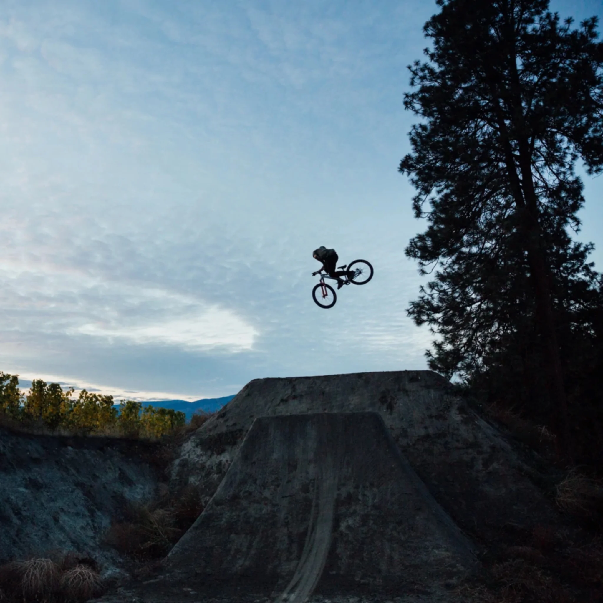 Norco Rampage 1 Dirt Jump Bike Brown/Tan - Image 2