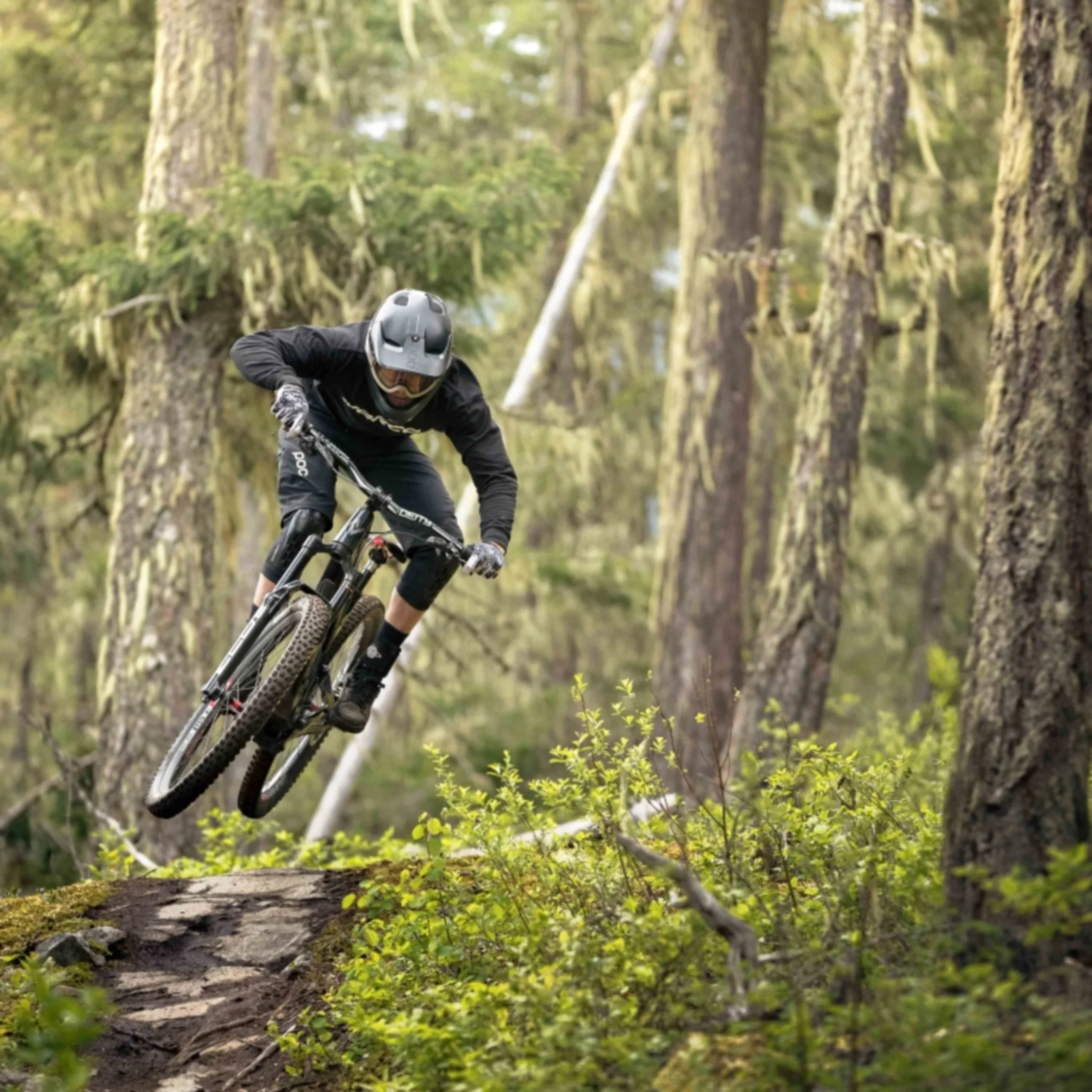 Norco Range C3 Enduro Racing Bike Red/Silver - Image 2