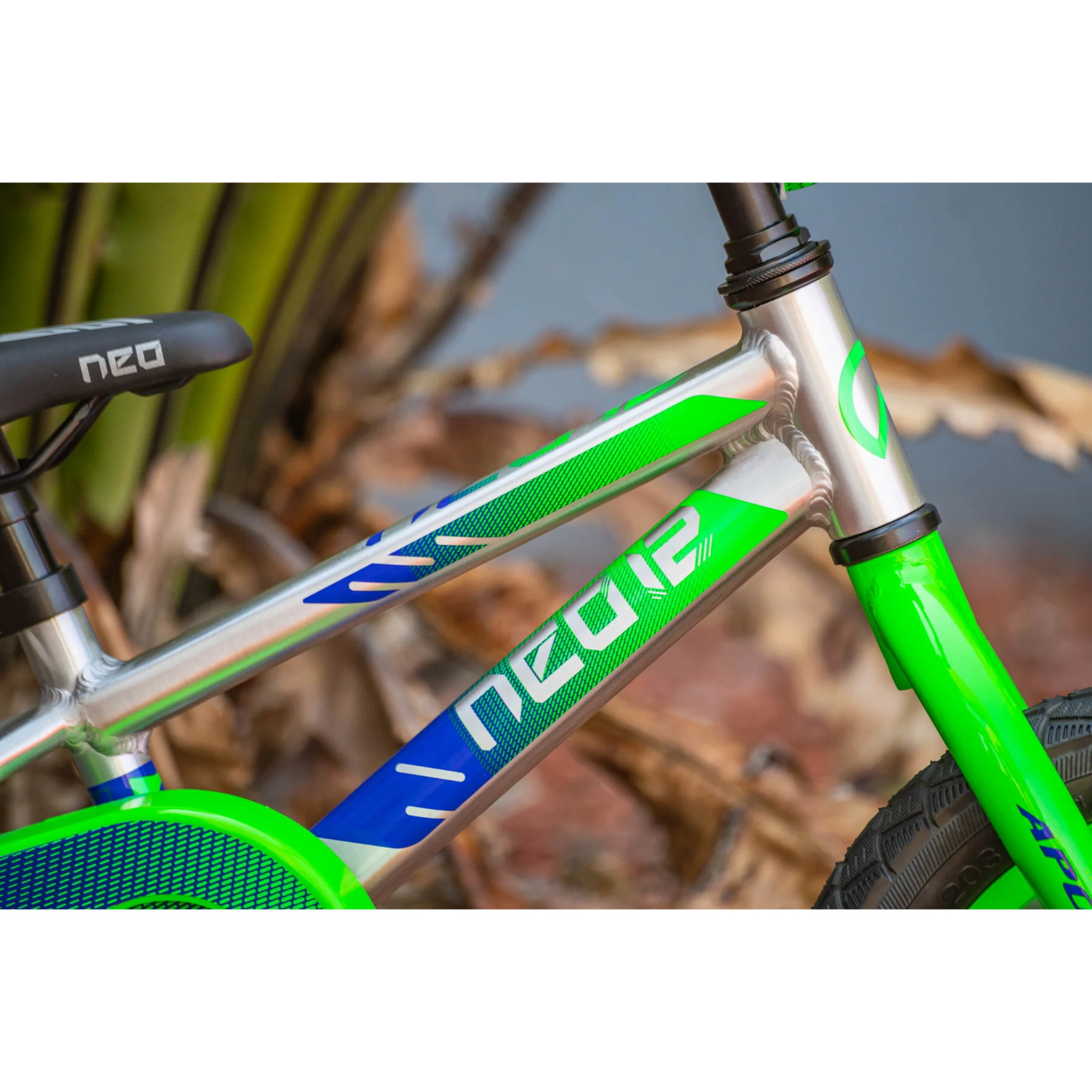 Apollo Neo 12" Kids Bike Brushed Alloy/Green/Navy - Image 5