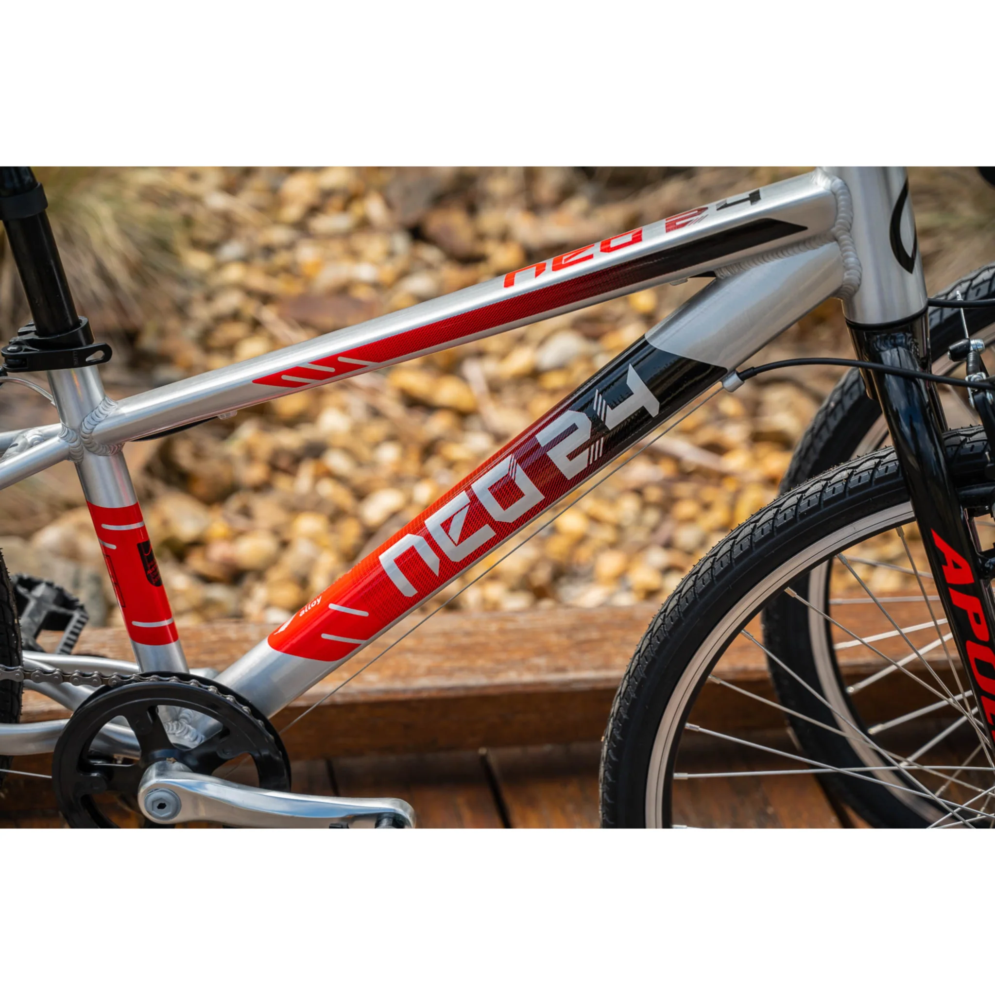 Apollo Neo 24" Kids Bike 7-Speed Brushed Alloy/Black/Red - Image 4