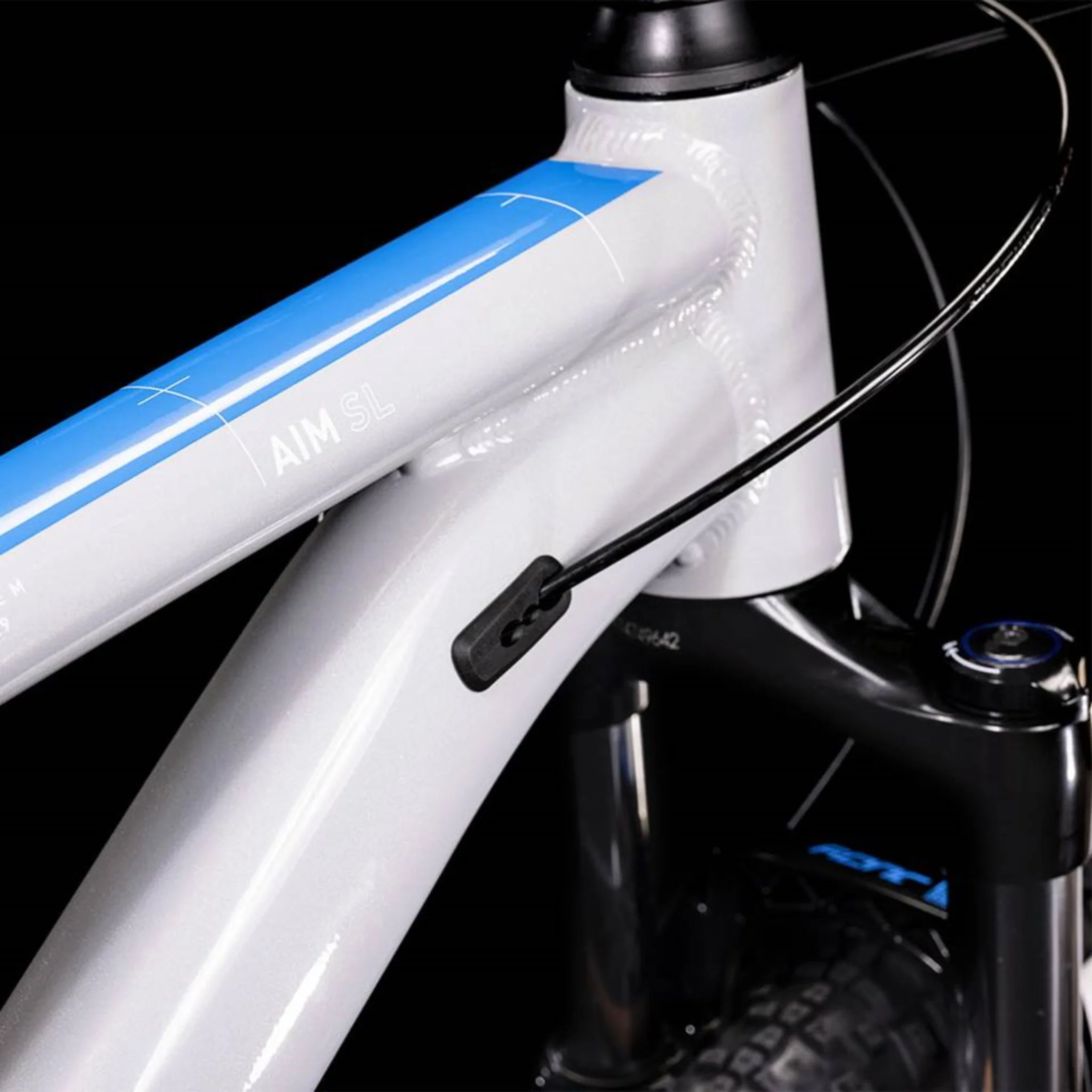 Cube Aim SL Hardtail Mountain Bike Prismagrey 'n' Blue 'n' Red - Image 4