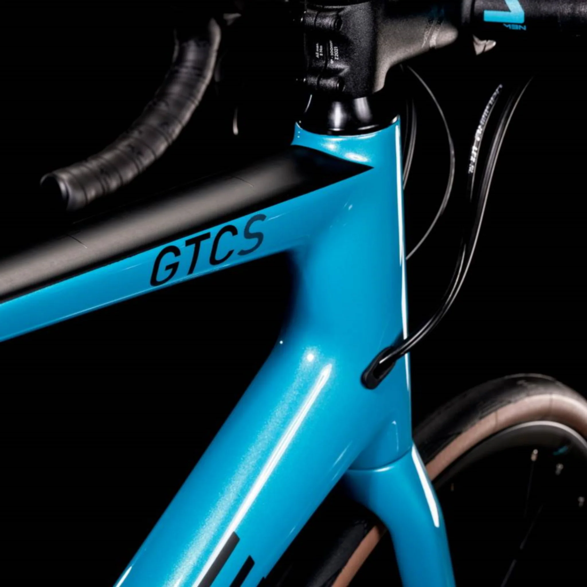 Cube Attain GTC SL Road Race Bike Teal Metal 'n' Carbon - Image 4