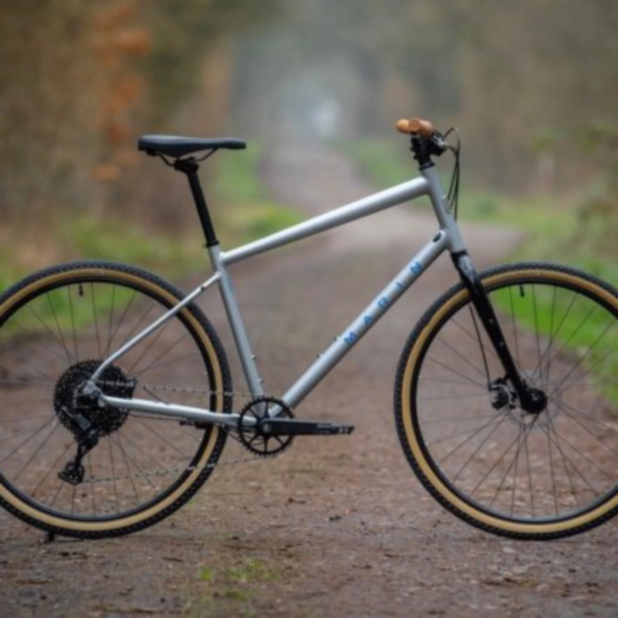 Marin Kentfield 2 Hybrid Bike Chrome/Blue - Image 4