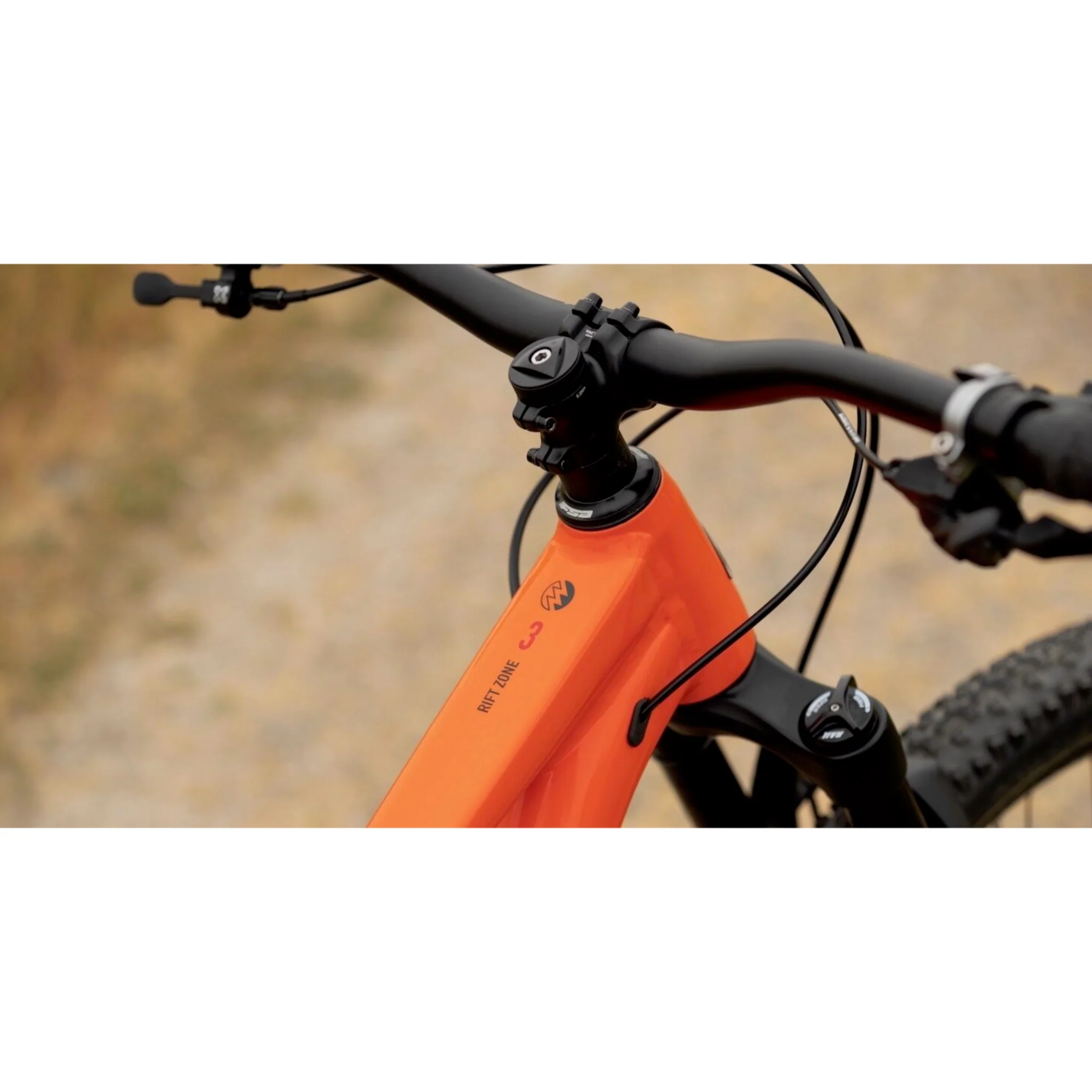 Marin Rift Zone 3 Trail Bike 29" Wheels Black/Orange - Image 4