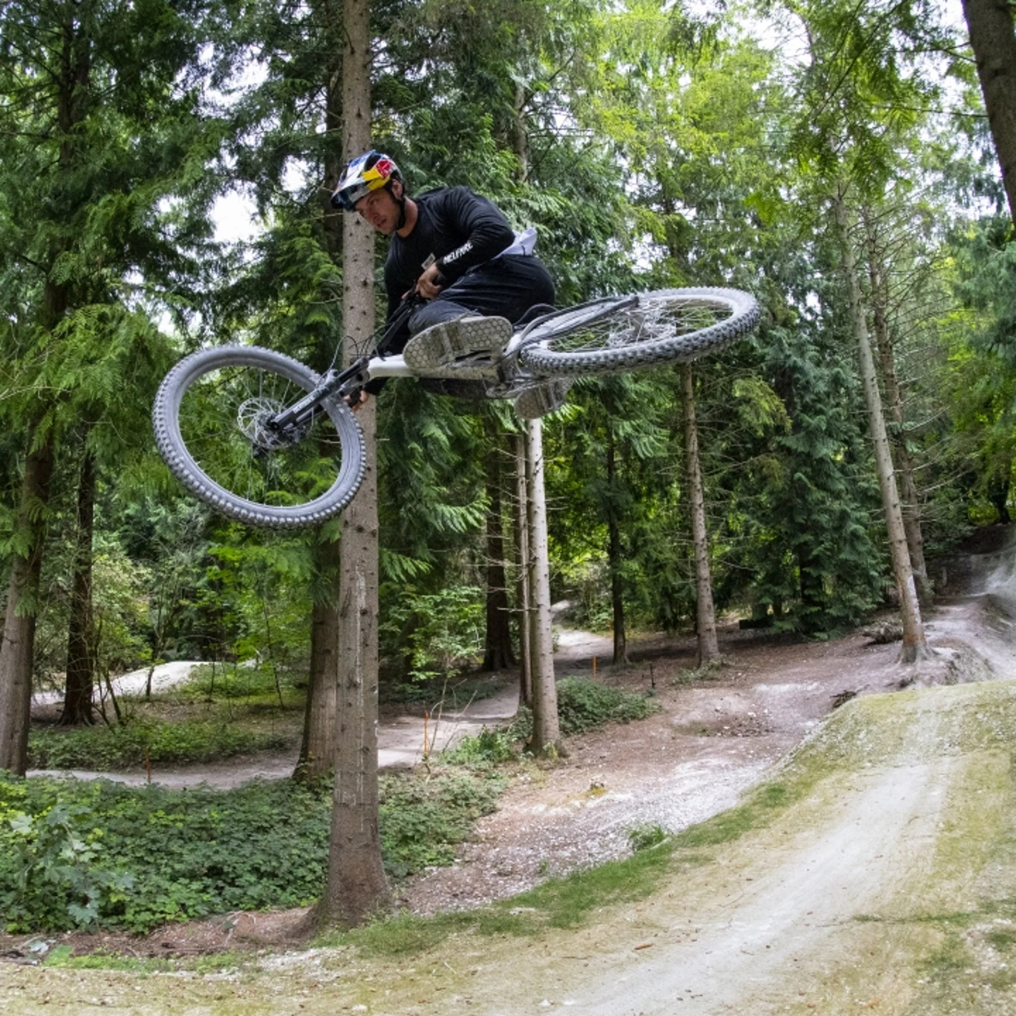 Marin San Quentin 3 Trail/Dirt Jump Bike White/Black - Image 5