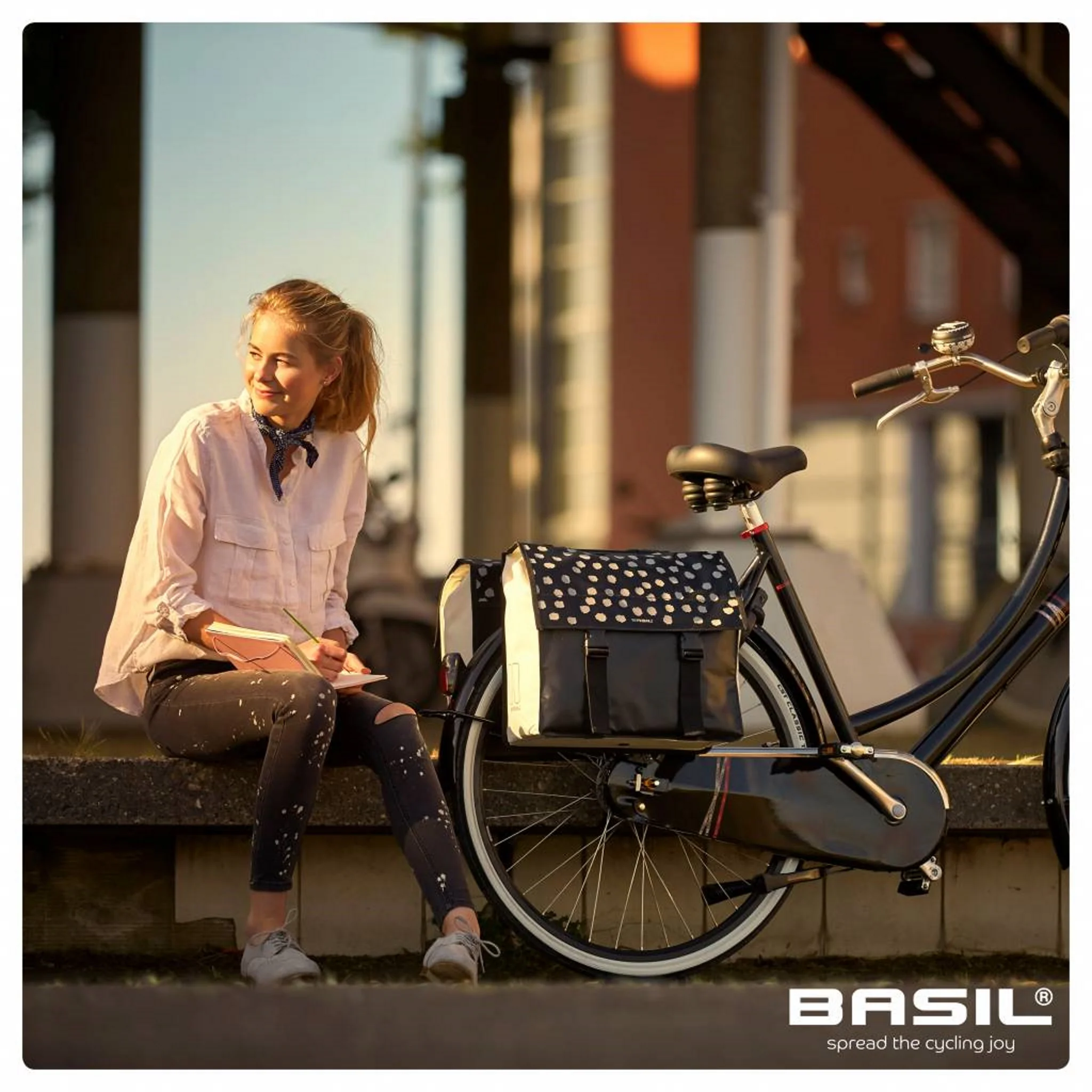 Basil Urban Load Double Bag Black Reflective/White - Image 2