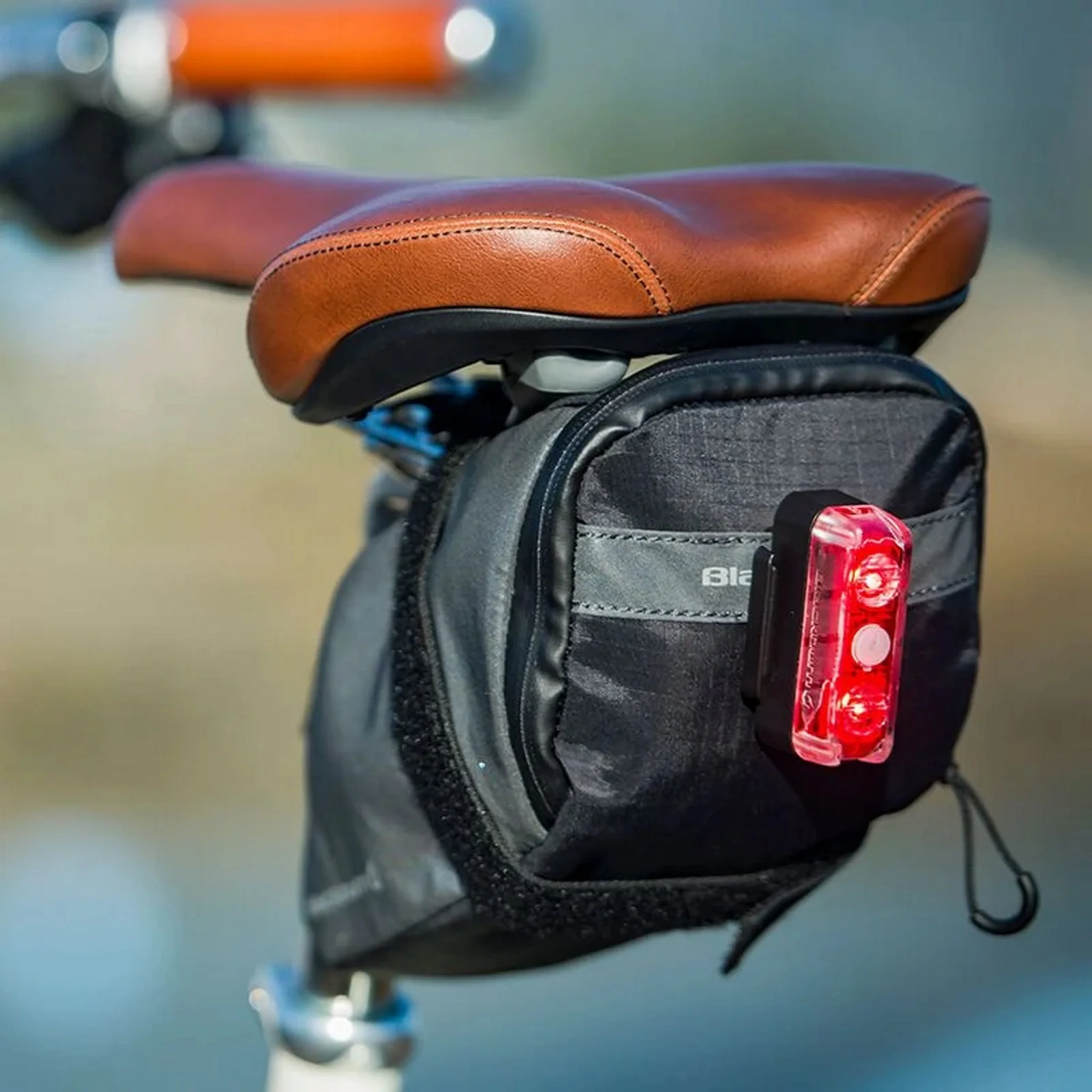 Blackburn DAYBLAZER 1500 Front Light / 65 Rear Combo - Image 3