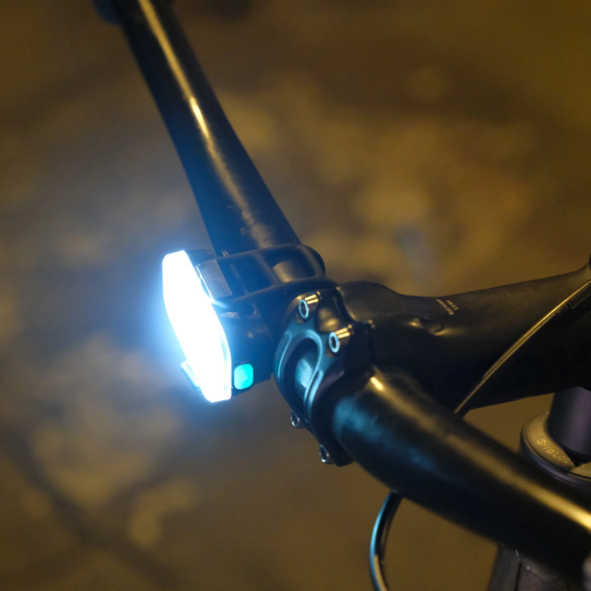 Blackburn Grid USB Front Light - Image 6