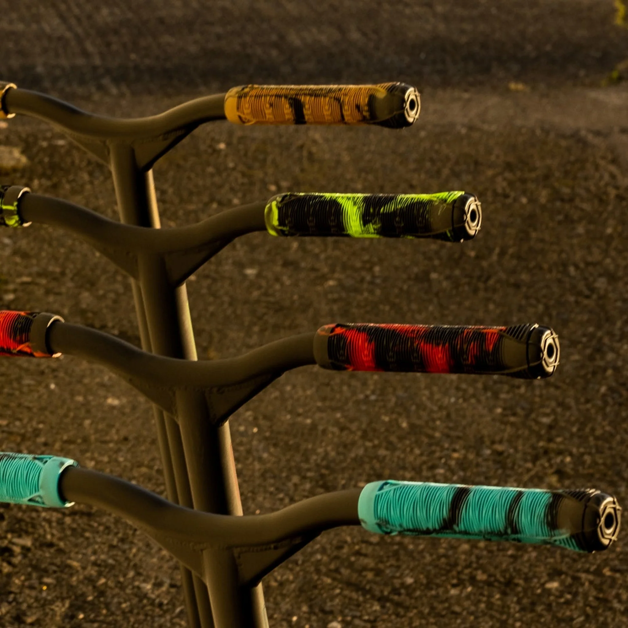 Envy Scooter V2 Hand Grips Gum/Black - Image 2