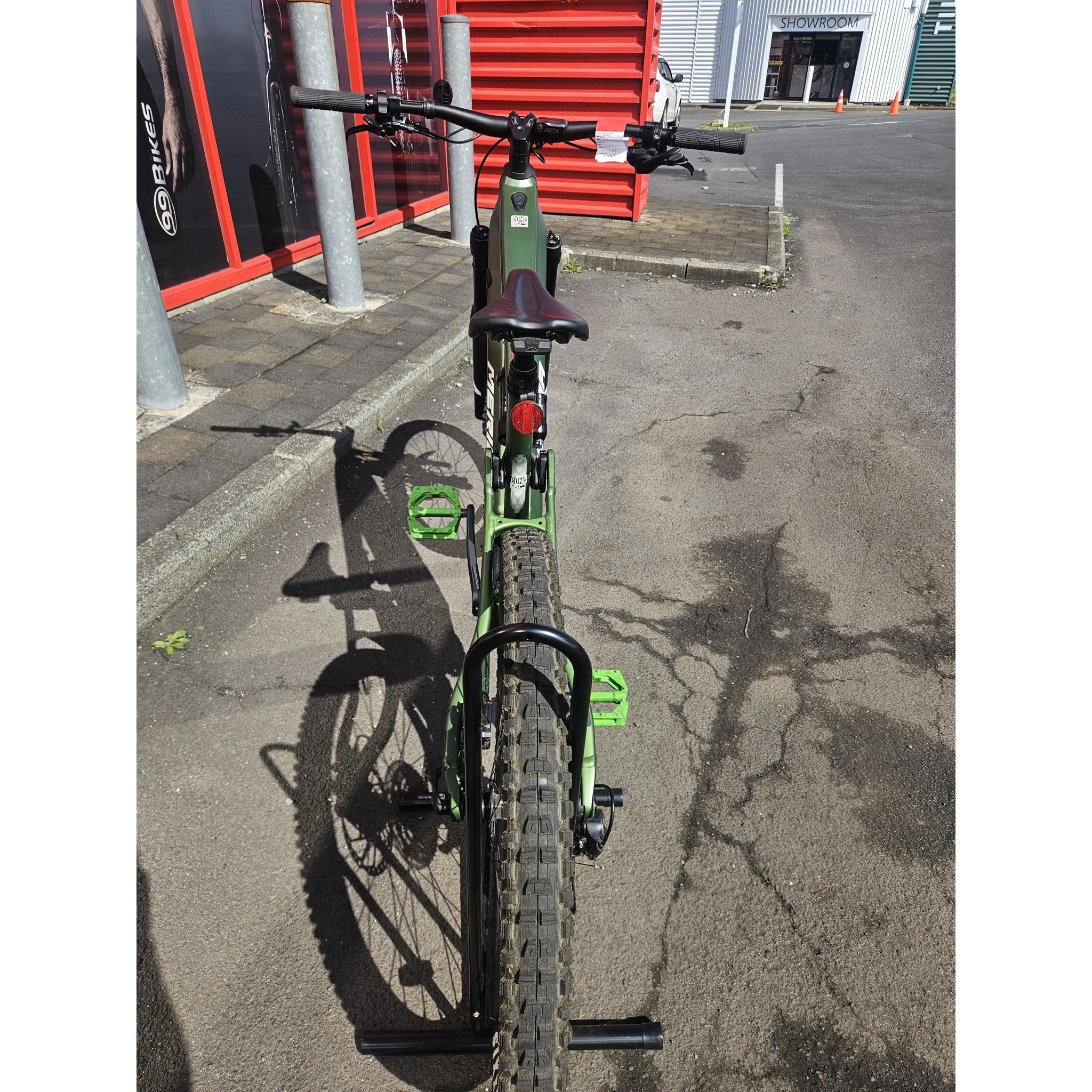 EX-DEMO Merida eOne-Sixty 675 Electric Enduro Bike Silk Fog Green/White (Large) - Image 5