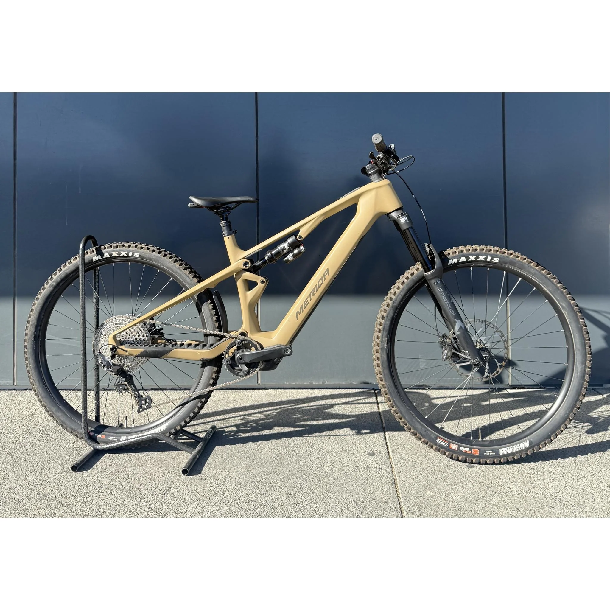 EX-DEMO Merida eOne-Sixty SL 6000 Electric Enduro Bike 400Wh Battery Silk River Clay/Gold (Large) - Image 2
