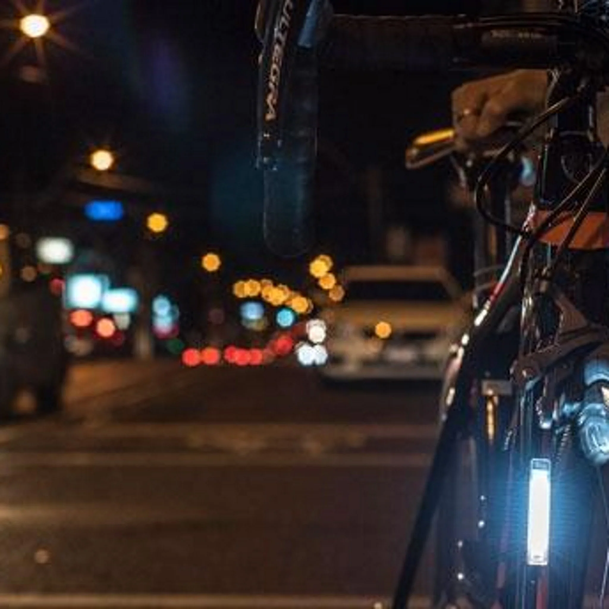 Knog Plus Front Light 40 Lumen Black - Image 2