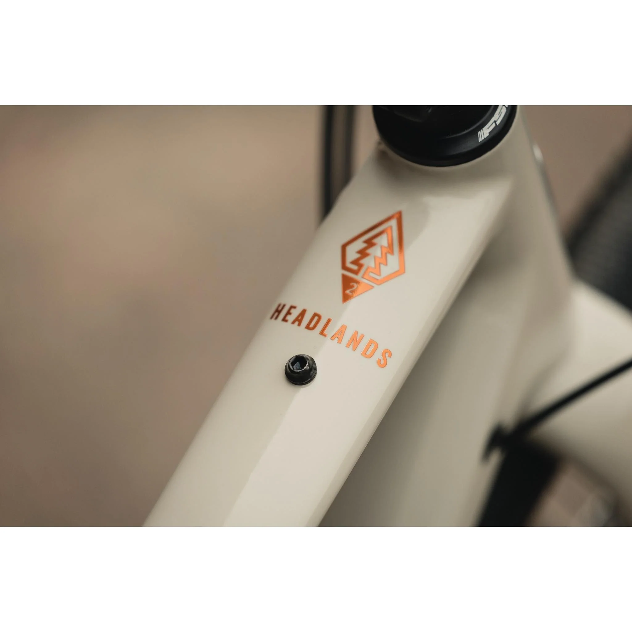 Marin Headlands 2 Gravel Bike Off-White - Image 3