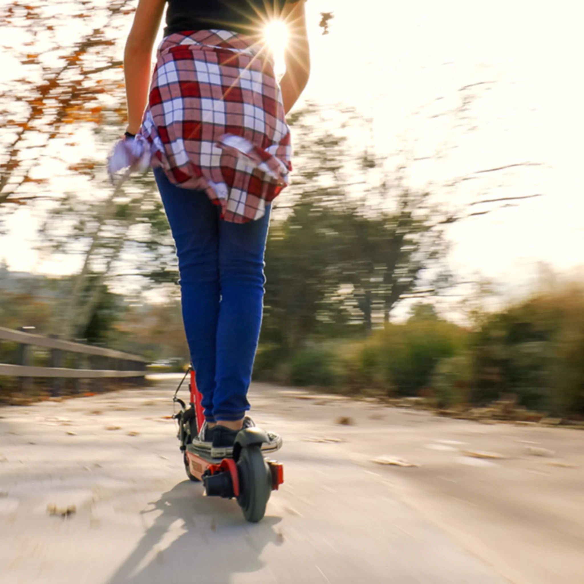 Razor PowerCore E195 Kids Electric Scooter Red/Black - Image 3