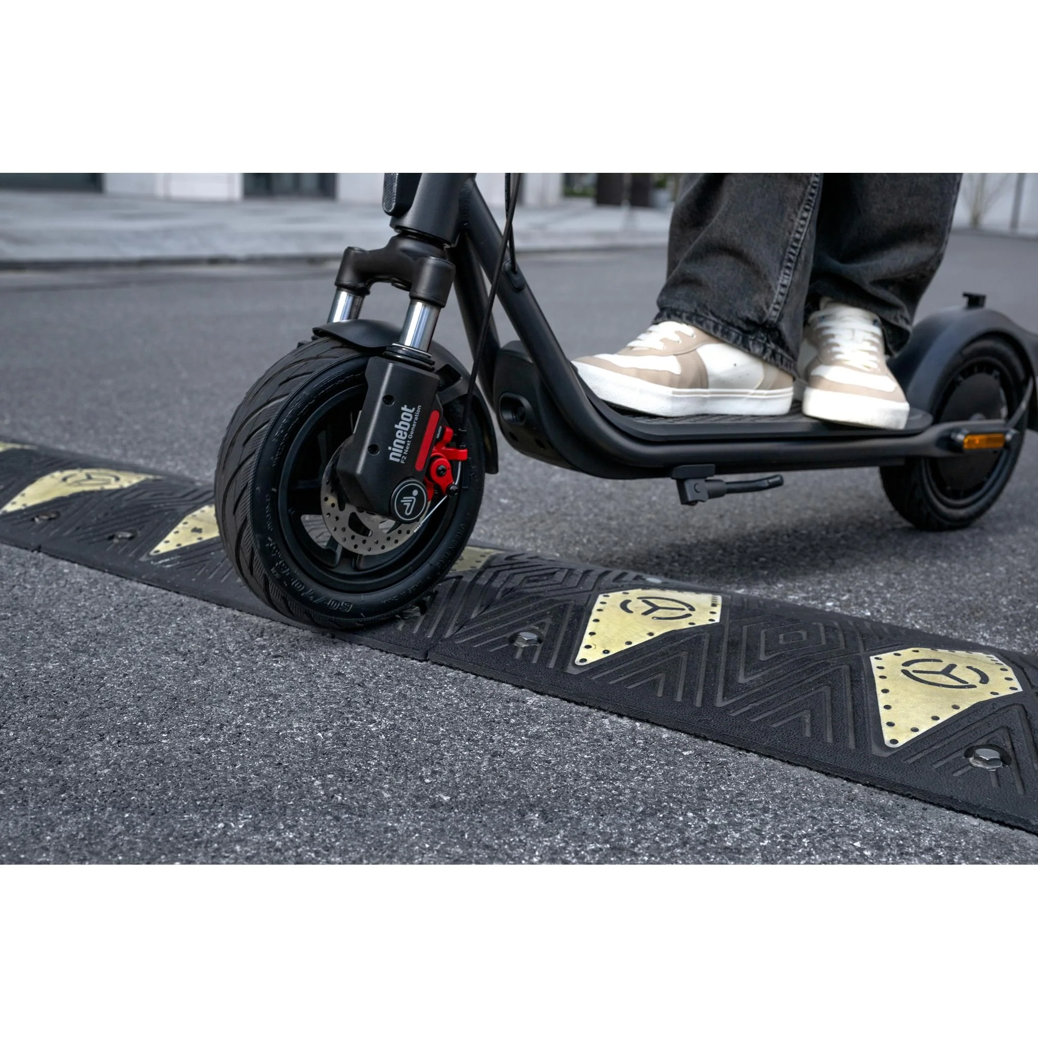 Segway Ninebot F2 (Gen 2) Electric Scooter - Image 6