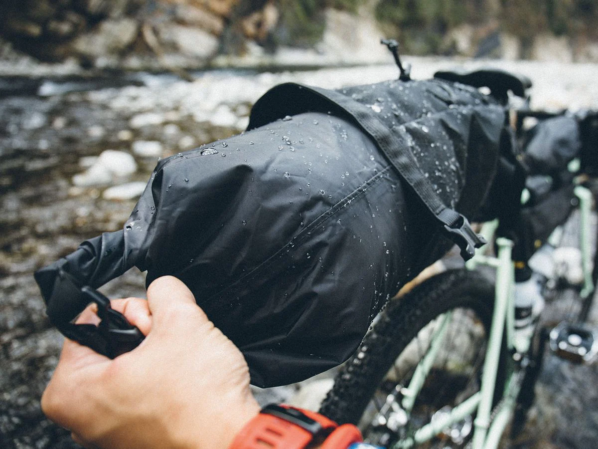Topeak Bikepacking Backloader 6L Green Seatpost mount bag w/ waterproof inner bag - Image 7