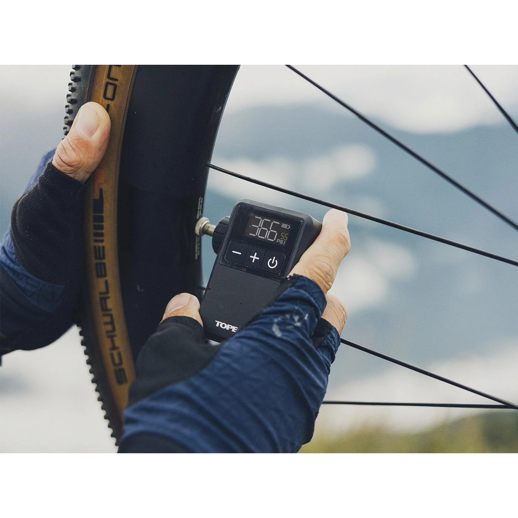 Topeak E-Booster Digital Mini Electric Bike Tyre Pump - Image 3