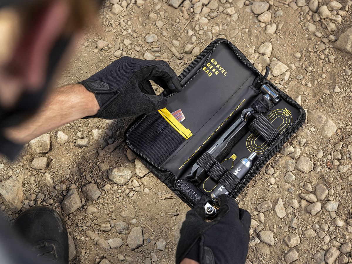 Topeak Frame Bag Gravel Gear bag w/ Power Lever X, Airbooster, Tubi 11 Mini Tool + 3pc Tyre repair plugs - Image 6