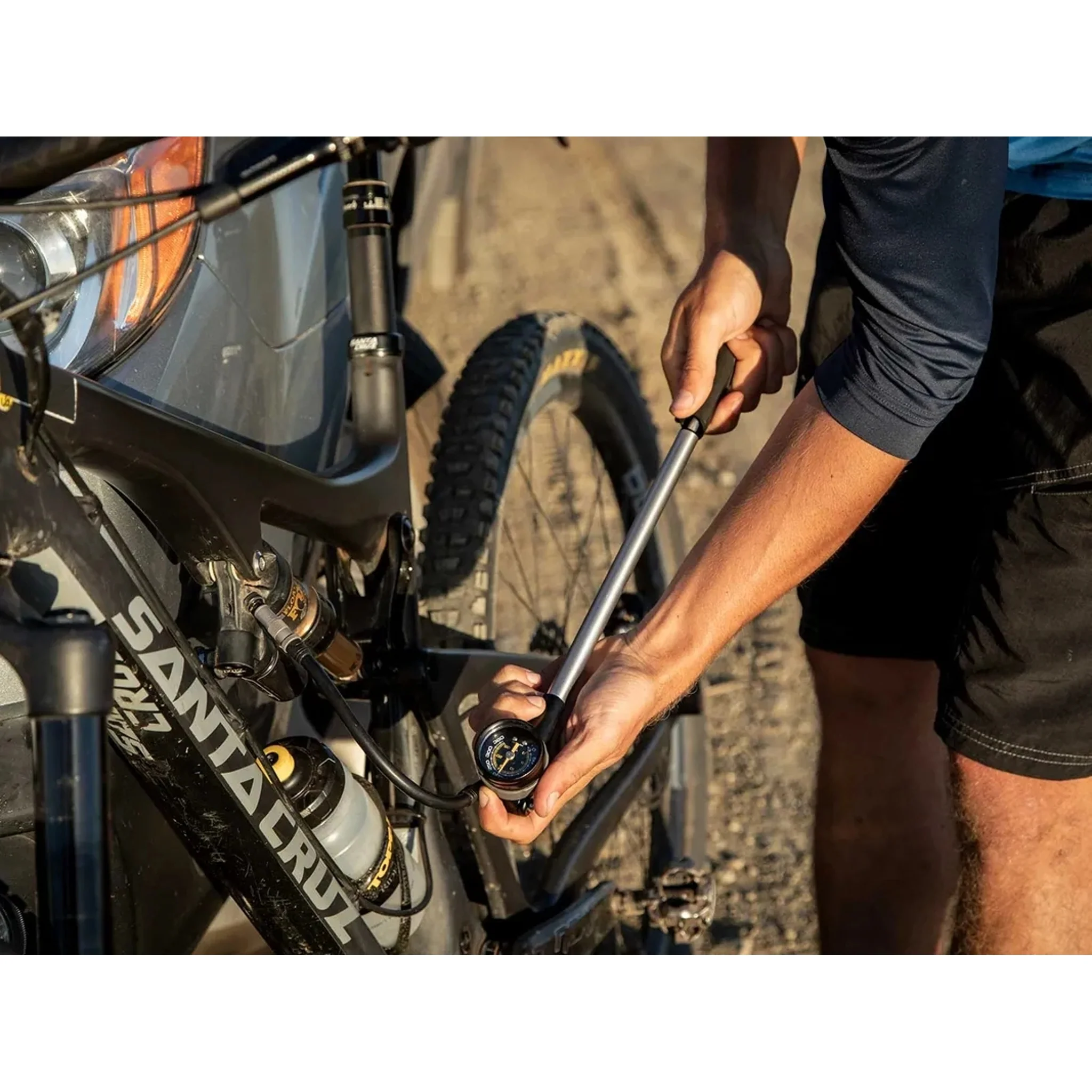 Topeak Pocketshock DXG XL Shock Pump with Dial Gauge - Image 4