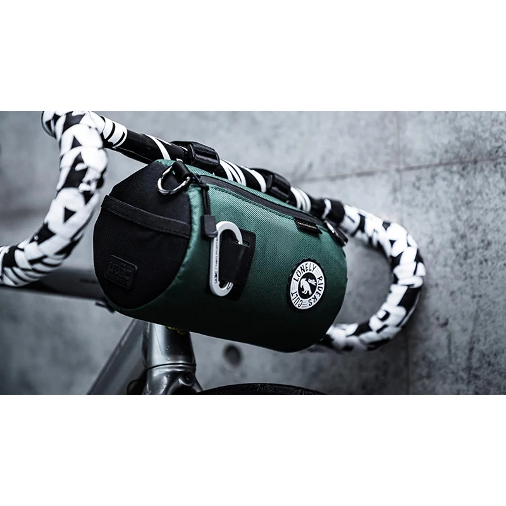 ULAC Neo Porter Coursier Handlebar Bag 2.7L with Carabiner Pine - Image 4