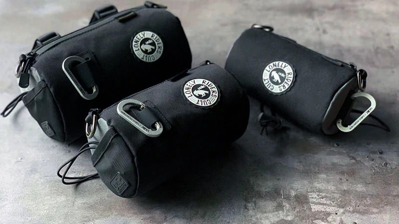 ULAC Handlebar Roll Bag 1.1L with Carabiner Black / Grey - Image 2