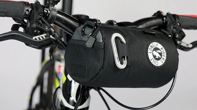 ULAC Handlebar Roll Bag 1.5L with Carabiner Grey / Black - Image 7