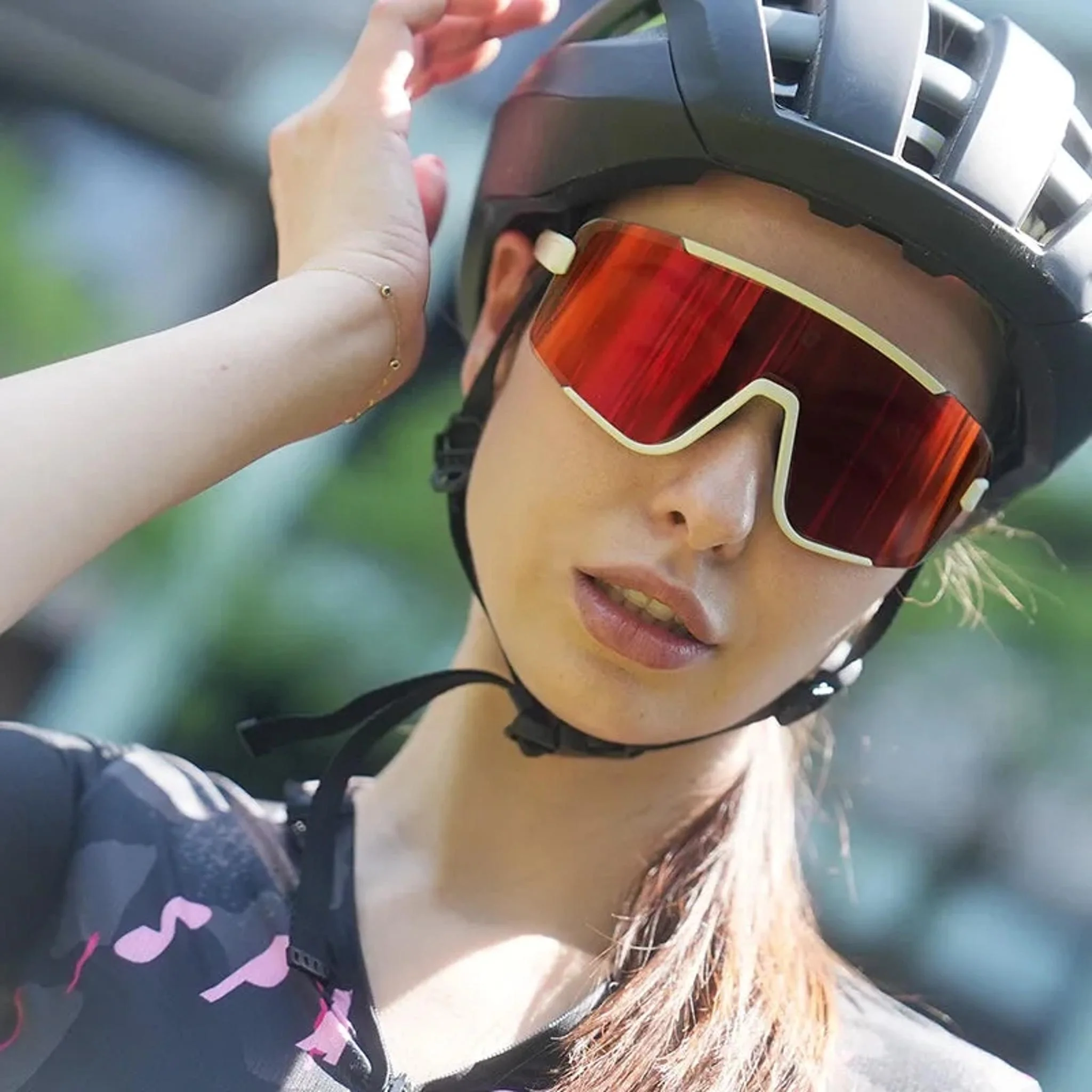 ULAC Neo Vue Hoko Sunglasses Off White/Rally Red Photochromic - Image 4