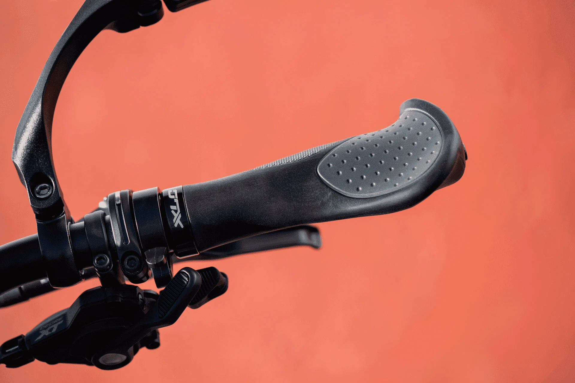 XLC GR-S22 Ergo Lock-On Grips 135mm/92mm Twist-Shift Grey/Black - Image 3