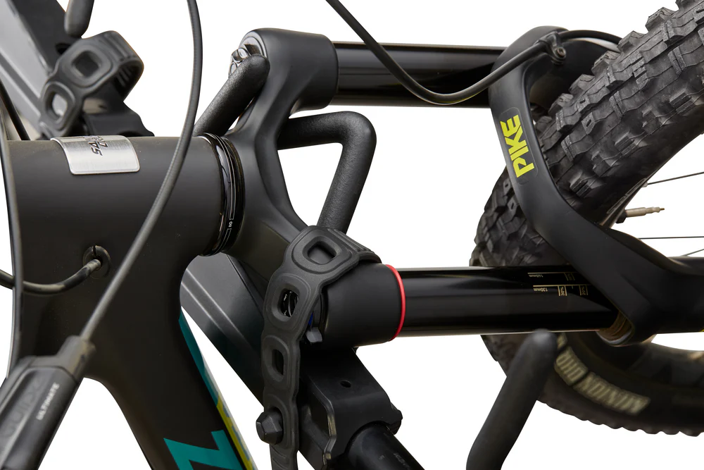 Yakima HangOver 4 - 4 Bike Vertical Hitch Rack - Image 4