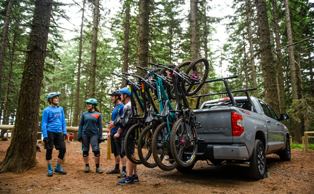Yakima HangOver 4 - 4 Bike Vertical Hitch Rack - Image 7
