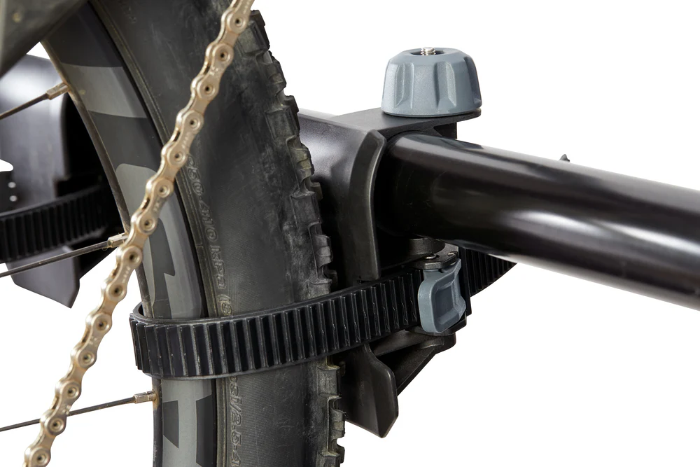 Yakima Hangover 6 - 6 Bike Vertical Hitch Rack - Image 5